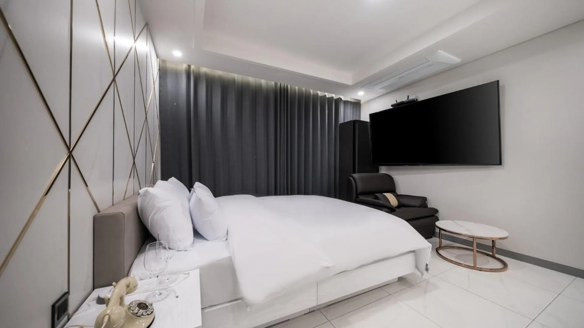 Incheon Hound Geomdan New Town Branch Hotel