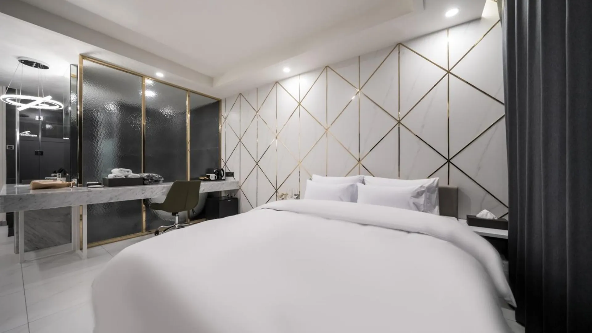 Incheon Hound Geomdan New Town Branch Hotel