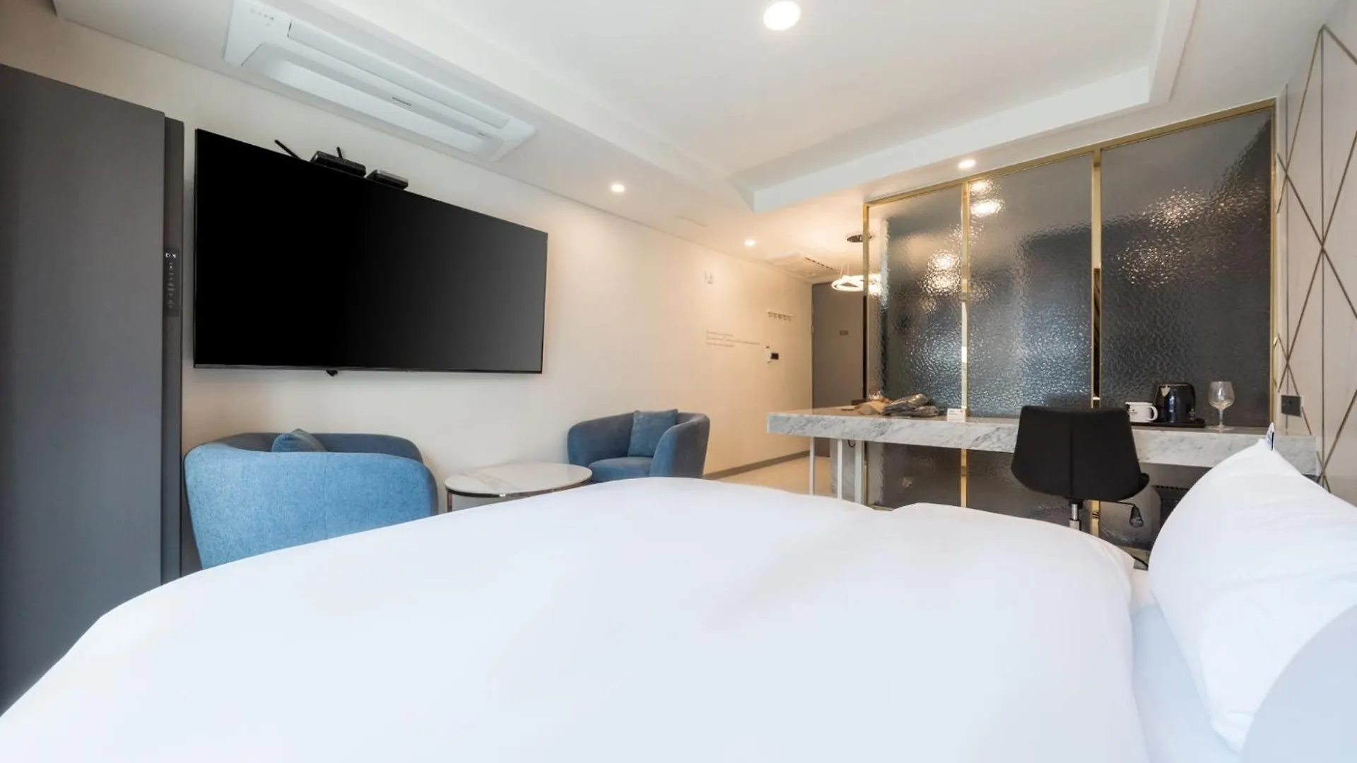 Incheon Hound Geomdan New Town Branch Hotel