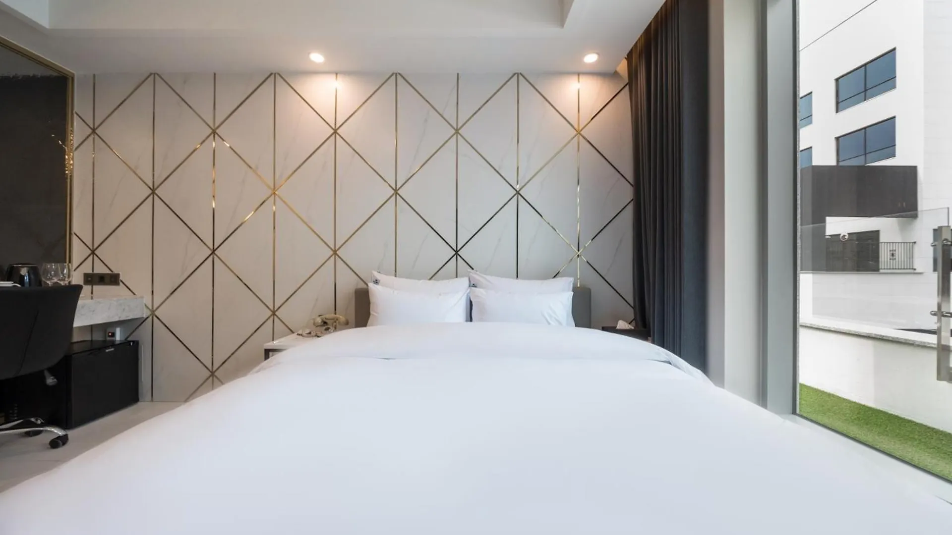 Incheon Hound Geomdan New Town Branch Hotel