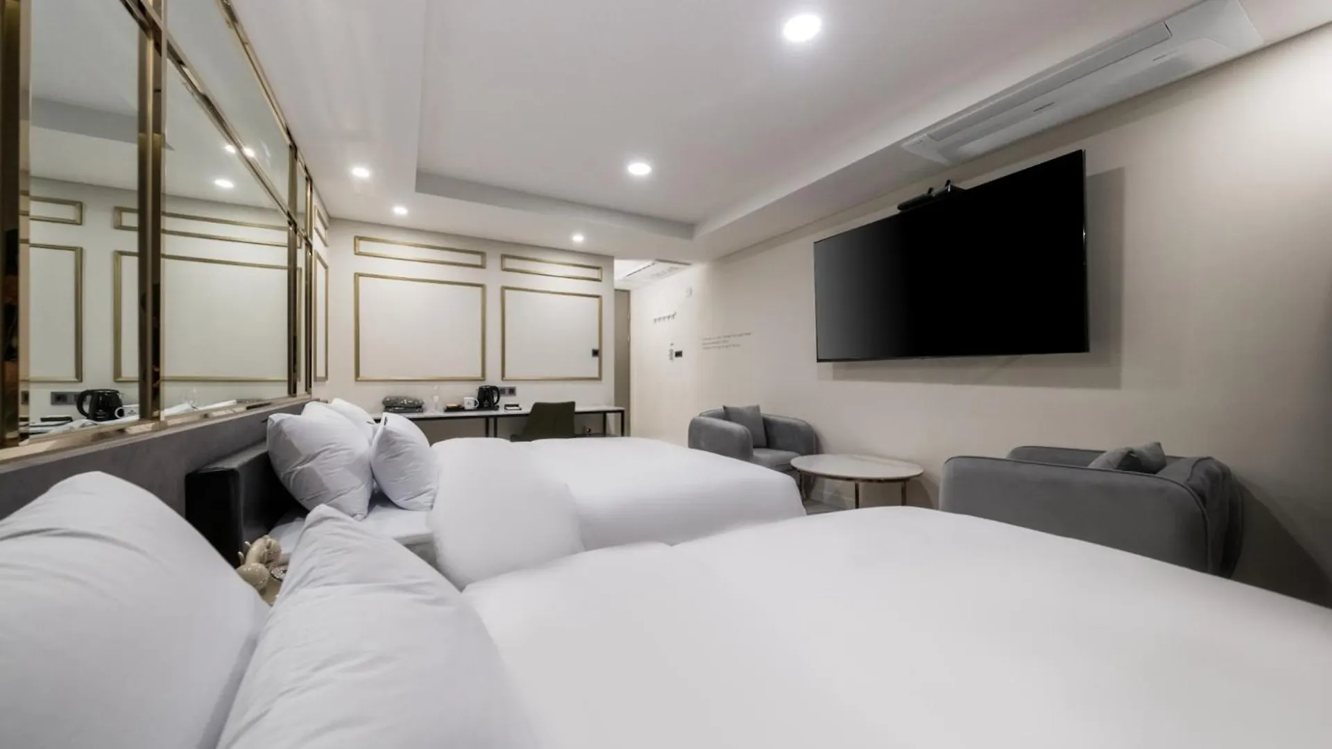 Incheon Hound Geomdan New Town Branch Hotel