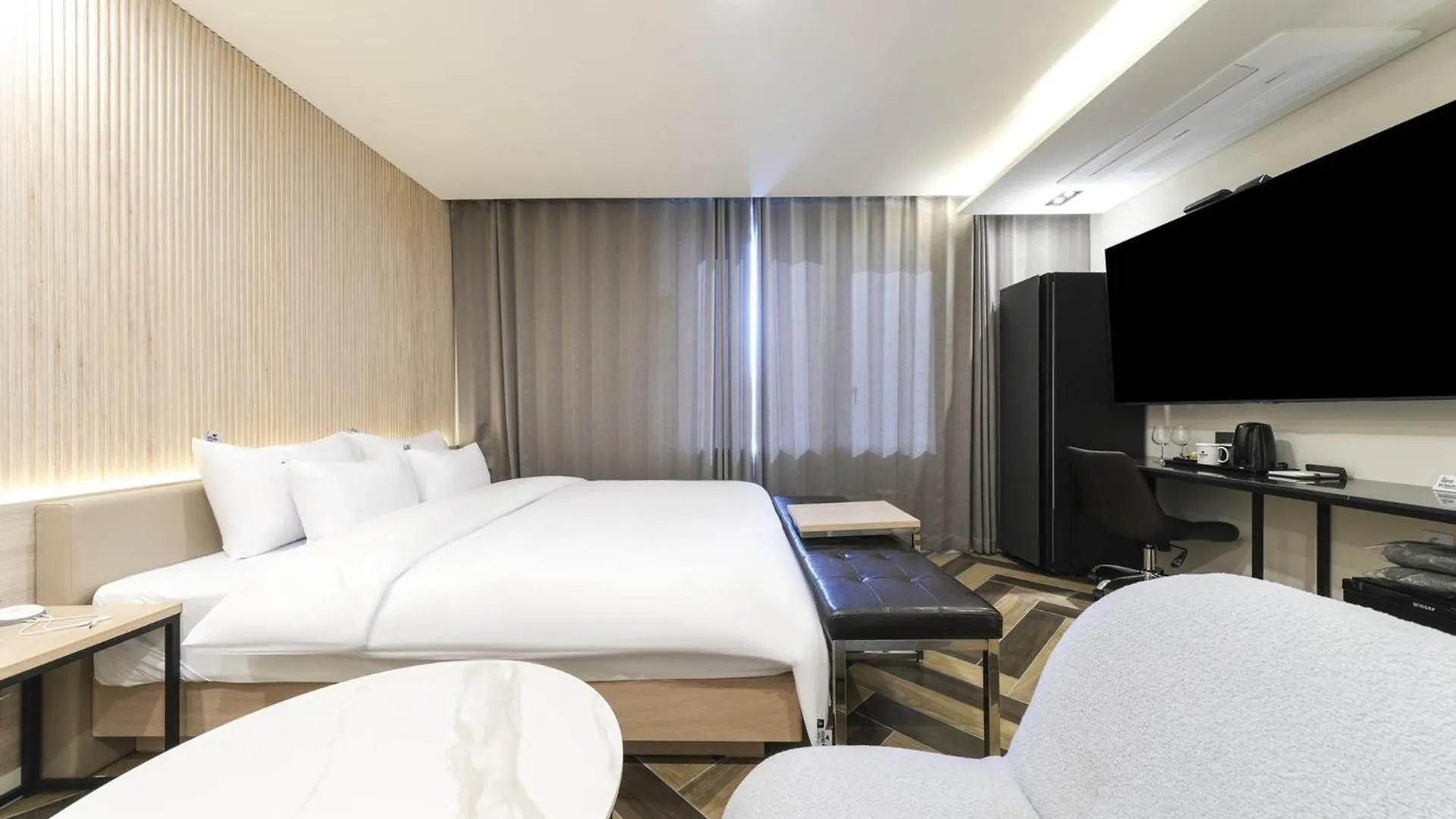 Incheon Hound Geomdan New Town Branch Hotel